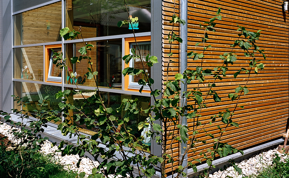 Außenperspektive Fassade Holzbau Kindergarten in Dachau