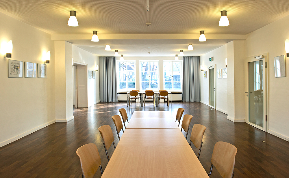 Innenaufnahme Aula Wirtschaftsschule in Dachau