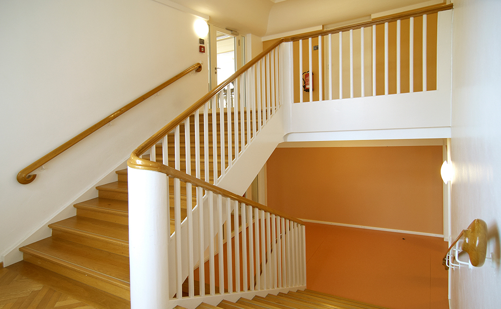 Innenaufnahme Treppenhaus Wirtschaftsschule in Dachau